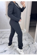 Жіночий костюм з короткий піджаком 