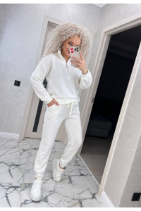 Жіночий костюм ангора білого кольру 