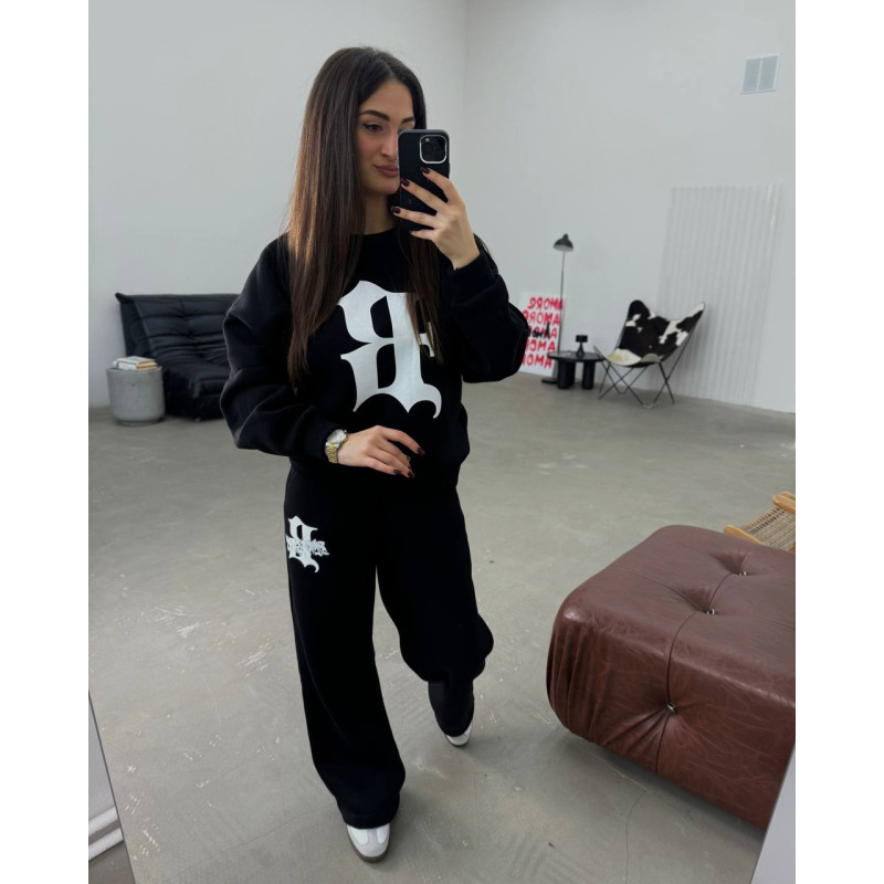 Жіночий спортивний костюм чорного кольору 