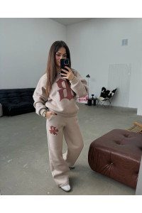 Жіночий спортивний костюм бежевого кольору 