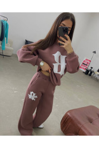 Жіночий спортивний костюм коричневого кольору 