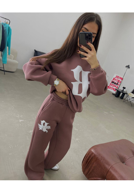 Жіночий спортивний костюм коричневого кольору 