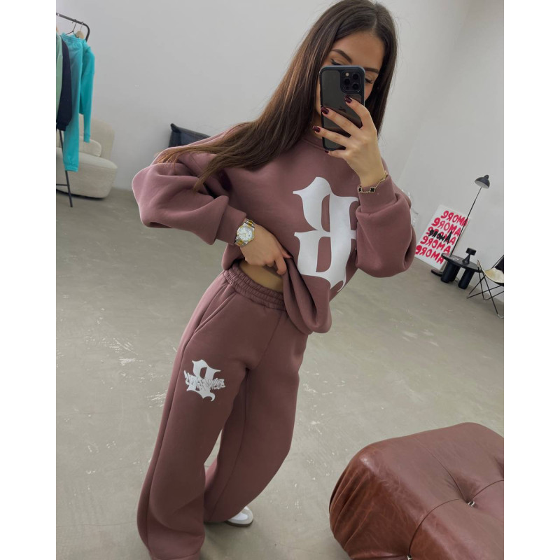 Жіночий спортивний костюм коричневого кольору 
