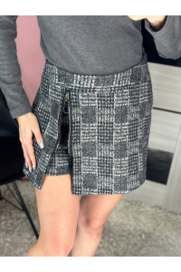 Жіночі шорти-юбка з джоккарду у клітинку